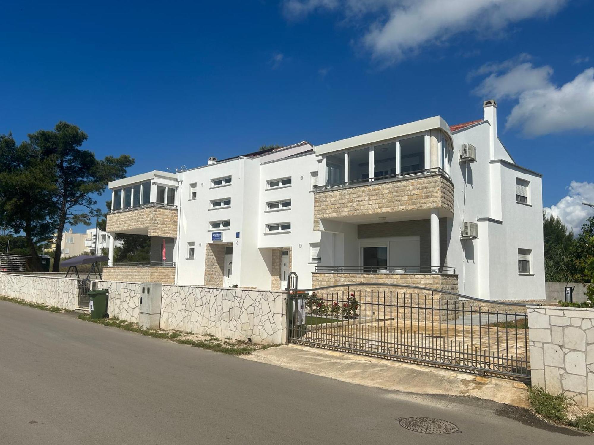 Apartments Nicole Wera Nin Εξωτερικό φωτογραφία