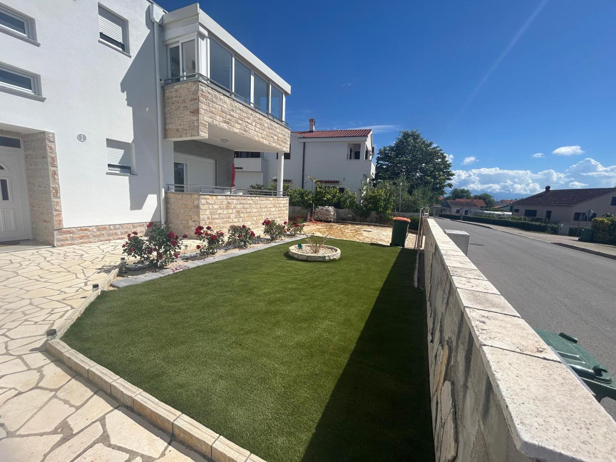 Apartments Nicole Wera Nin Εξωτερικό φωτογραφία
